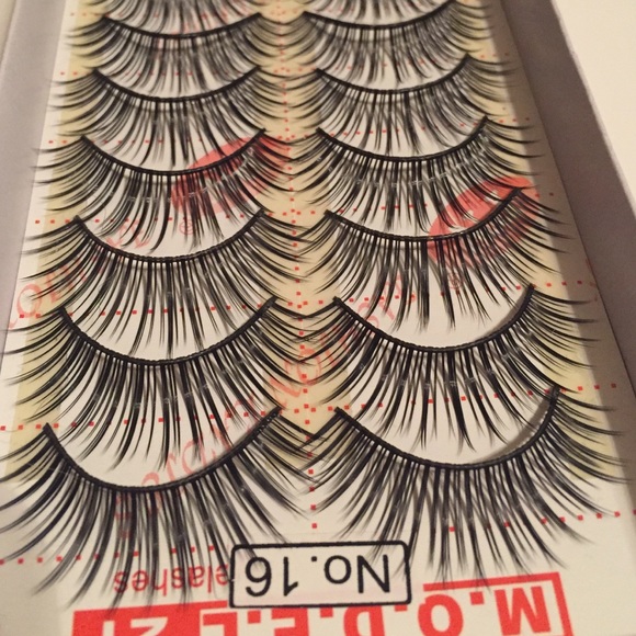 Fashion Lashes - Picture 3 of 4