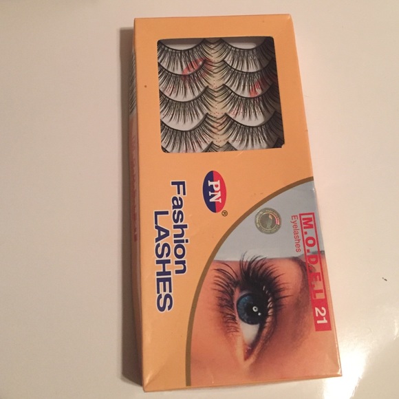 Fashion Lashes - Picture 4 of 4