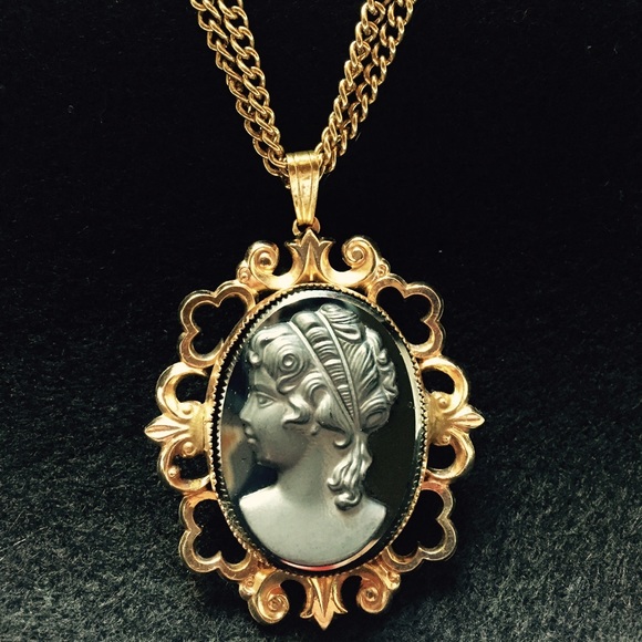 Black & Gold Cameo Necklace - 60s vintage
