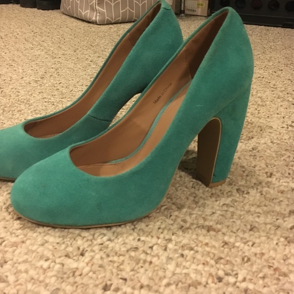Fun turquoise heels! *FINAL REDUCTION*