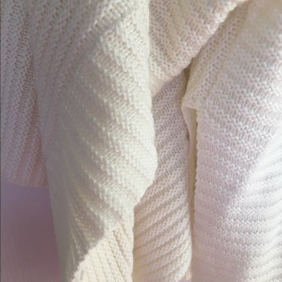 Quinn 100% cashmere poncho sweater - Picture 4 of 4