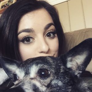 Meet your Posher, Mia