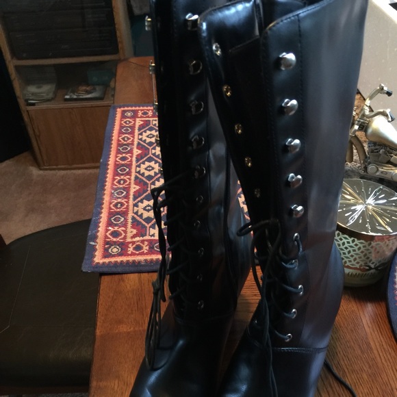 Black boots size 8 - Picture 2 of 4