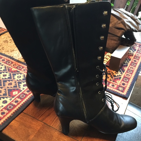 Black boots size 8 - Picture 3 of 4