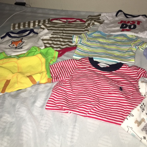 Baby onesies 0 all the way to 9 M - Picture 3 of 3