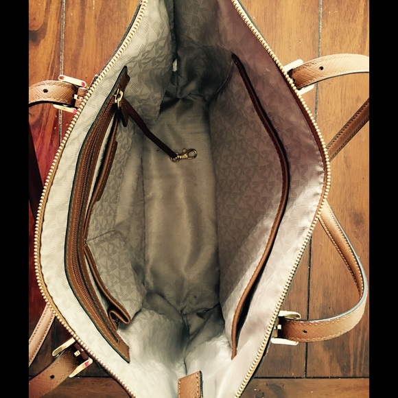 Michael Kors Jet Set Large Top Zip Tote In Luggage - Picture 3 of 4