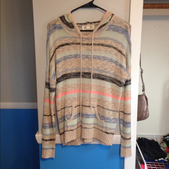 Super comfy casual sweater with hood!