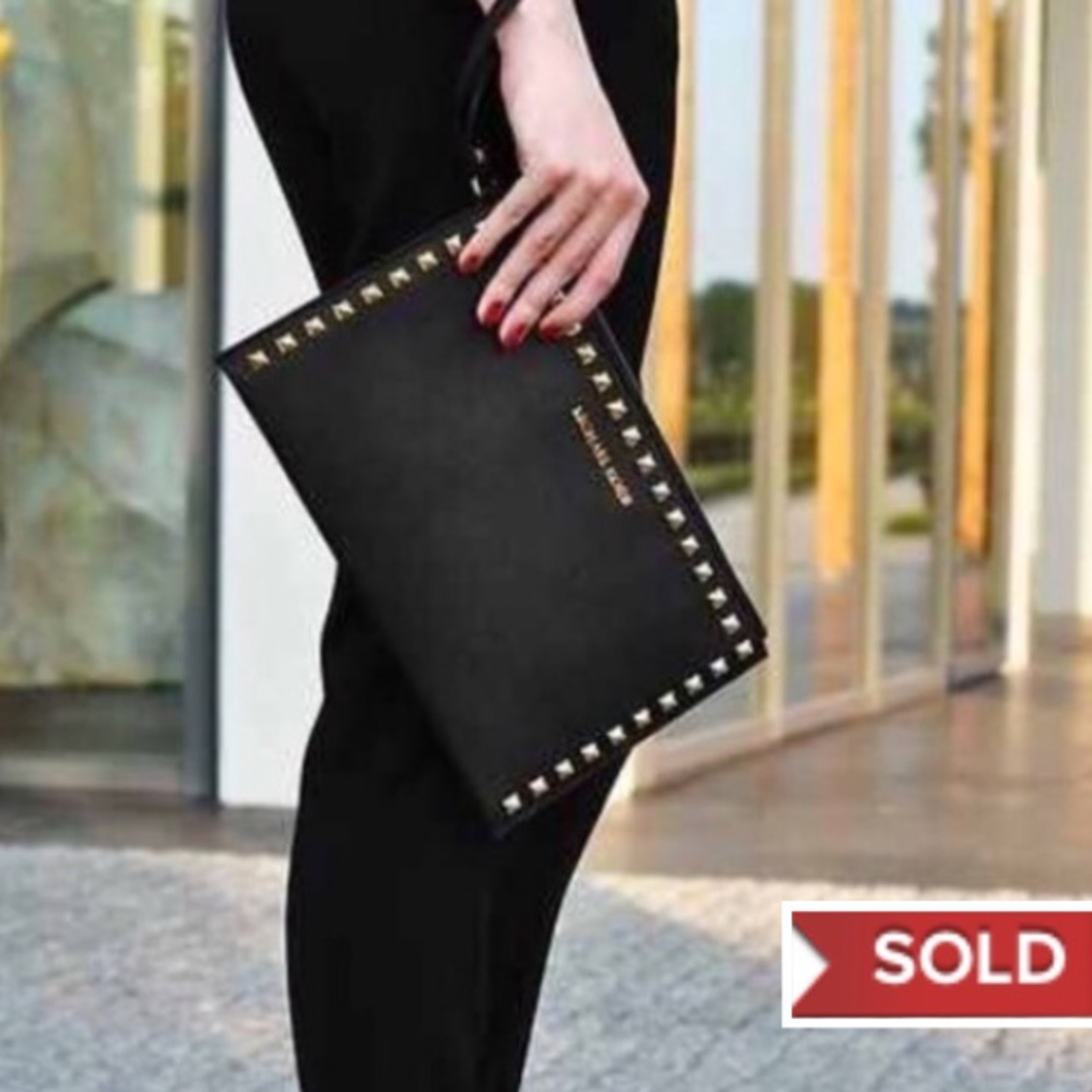 ❤Authentic NWT Saffiano Studded Zip Clutch Leather - Picture 1 of 4