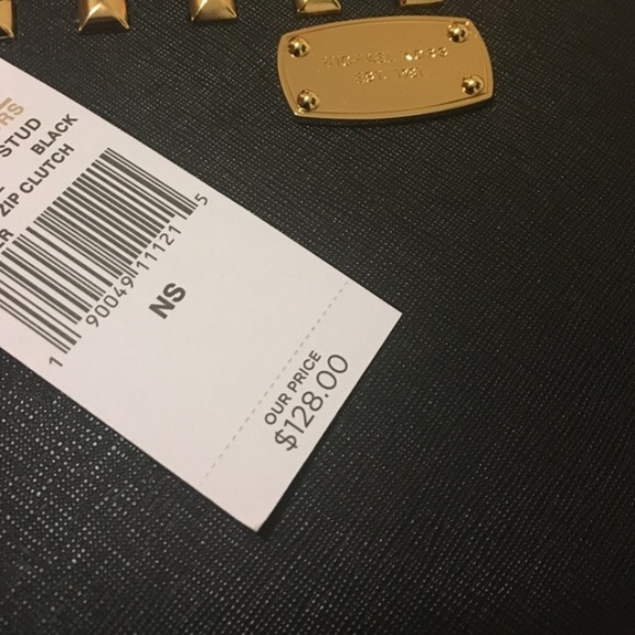 ❤Authentic NWT Saffiano Studded Zip Clutch Leather - Picture 2 of 4