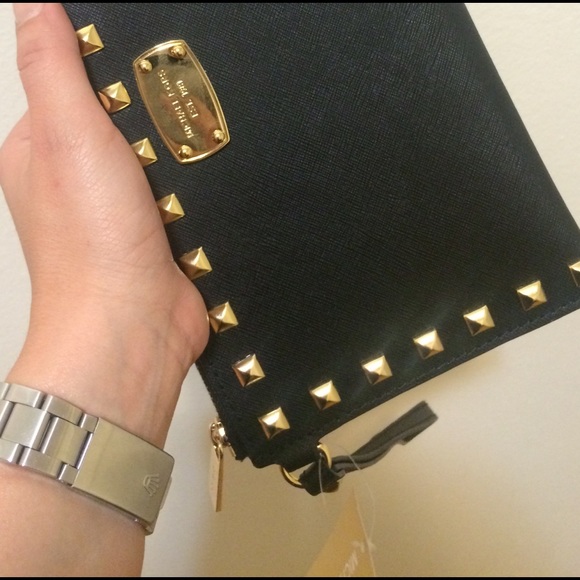 ❤Authentic NWT Saffiano Studded Zip Clutch Leather - Picture 3 of 4