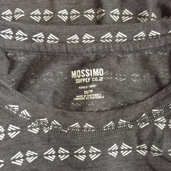 4/$20 Mossimo Gray & White Long Sleeve T-Shirt XS - Picture 4 of 6