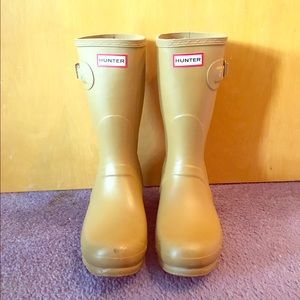 HUNTER Short Rain Boot in Burnt Sulphur
