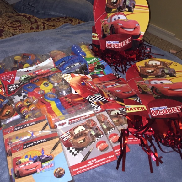 Lightning McQueen party decorations and favors