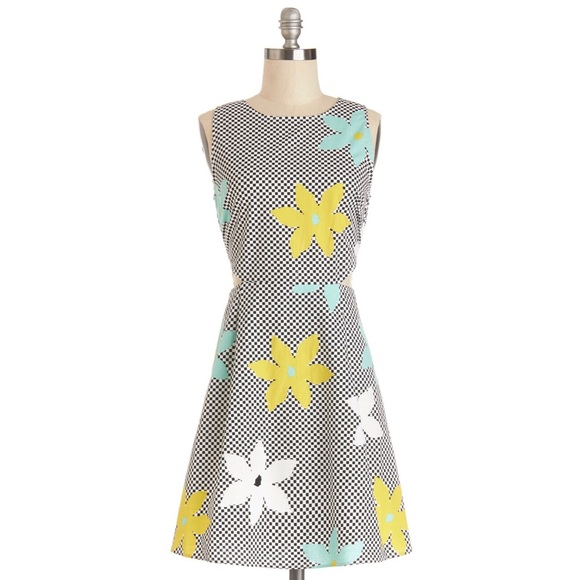 ModCloth Dresses & Skirts - NWOT ModCloth Rockin' and Floral-in' Dress