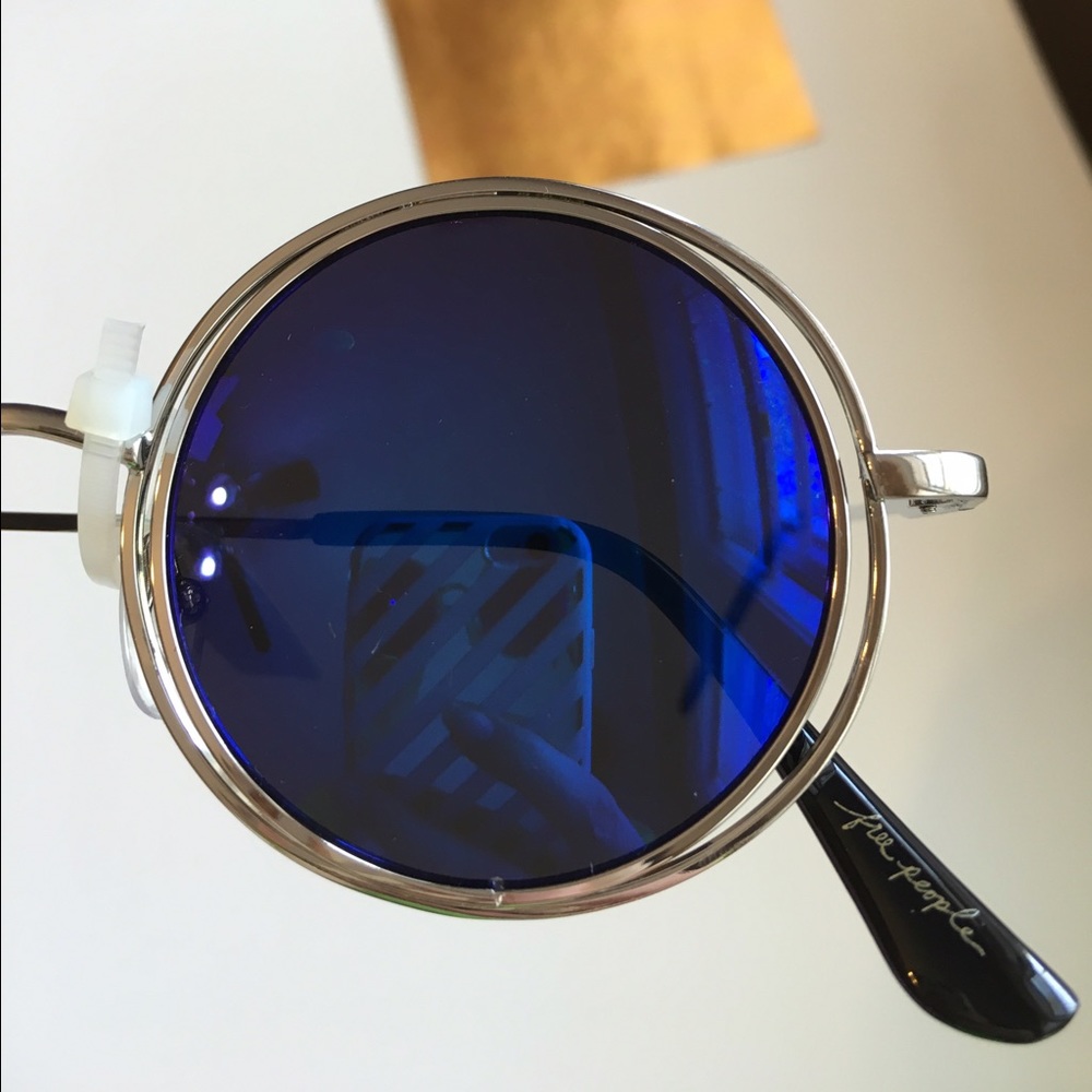 Free People Round Sunnies - Picture 7 of 7