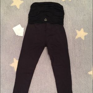 Beyond yoga women maternity M black legging NWT