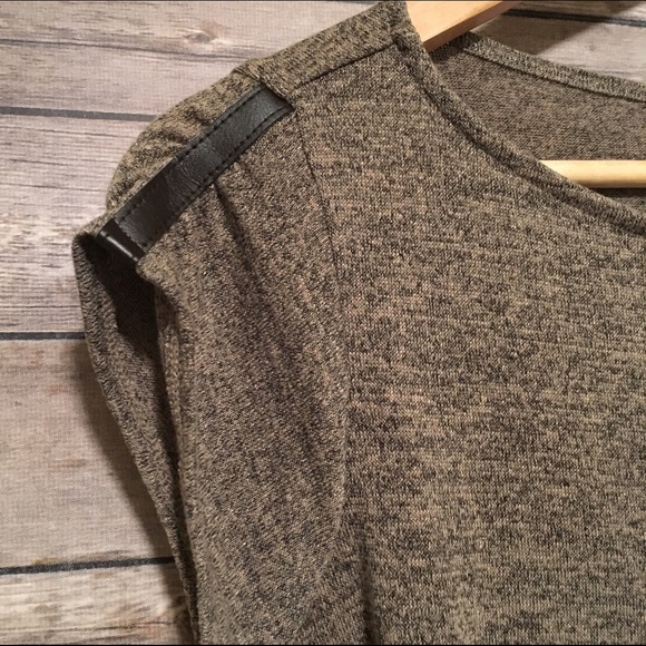 Worthington petite stretch top with matching belt - Picture 2 of 4