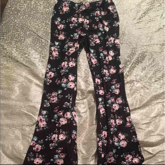 ❌❌SOLD❌❌Floral Flare Pants