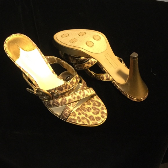 Daisy Fuentes | New Strappy Metallic Sandal | Size 8