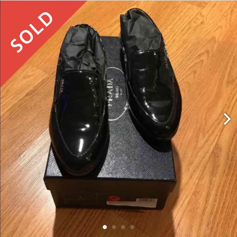 ‼️SOLD ‼️Prada patent leather pointy flats