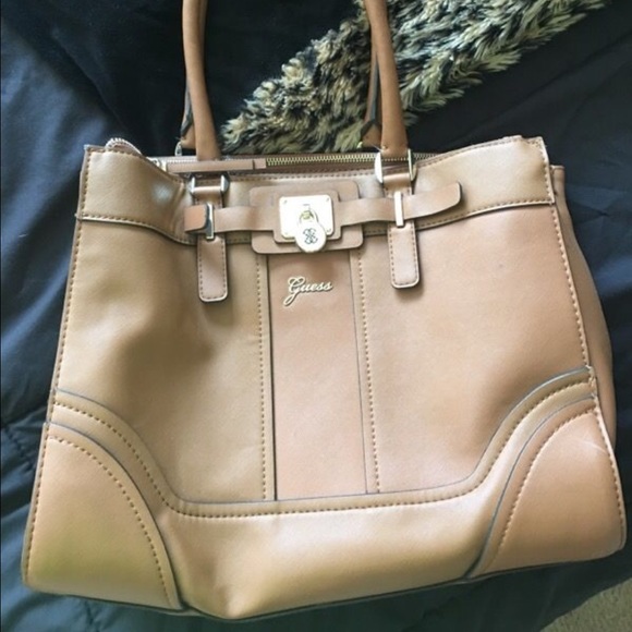 Guess tote