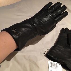 COACH new Black leather, cashmere lined, gloves.