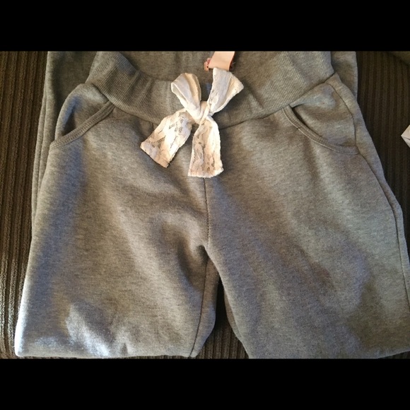 Grey sweatpants with pretty bow