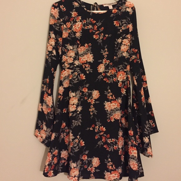 Forever 21 Floral bell sleeve dress
