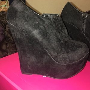 Jet black platform wedges