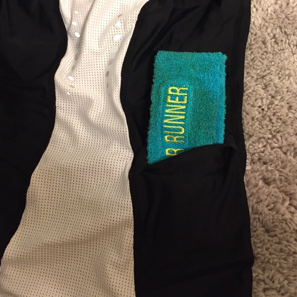 Orca workout tank with pockets! - Picture 3 of 3