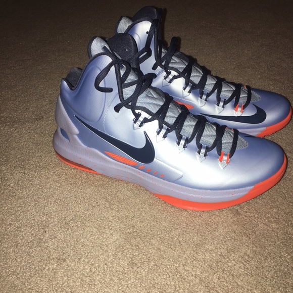 Shoes - Picture 2 of 4