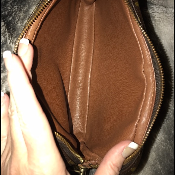 Louis Vuitton Authentic Clutch Wristlet - Picture 2 of 4