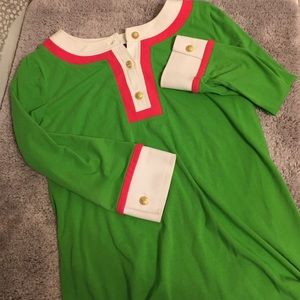 3/4 sleeve shirt w/ gold button embellishment. XS