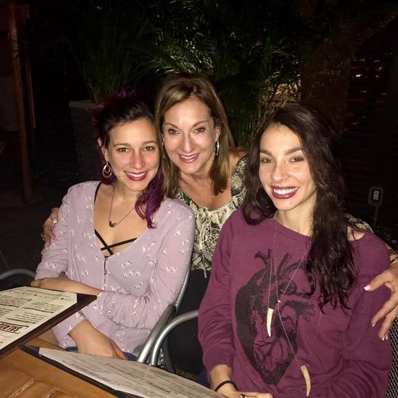 Meet your Posher, Lori - Picture 1 of 1