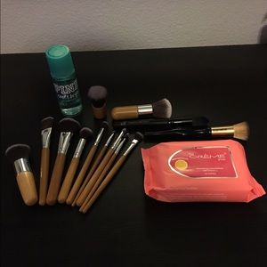 😱NWOT MAKEUP BUNDLE!