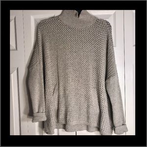 Super cute and comfy sweater (NEVER WORN)