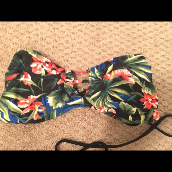 Tropical bandeau bikini