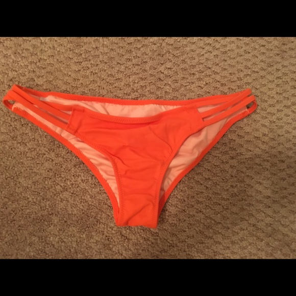 Orange VS bikini bottom