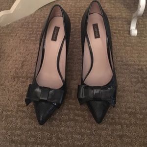 Joan & David black alligator pumps