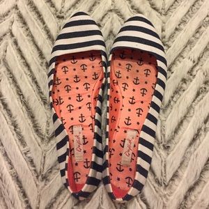 Pointed toe flats