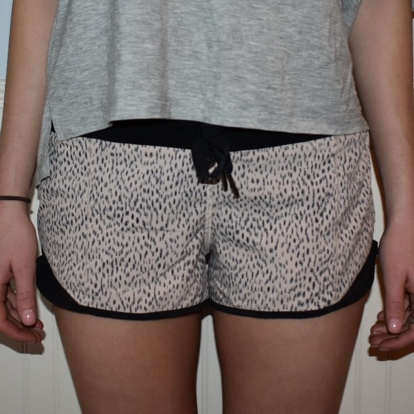 Lululemon Hotty Hot Short 2 1/2"