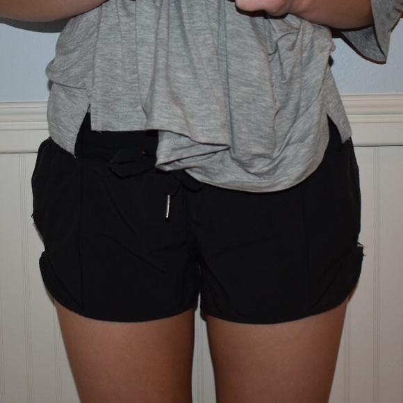 Lululemon Hotty Hot Shorts 2 1/2" Black