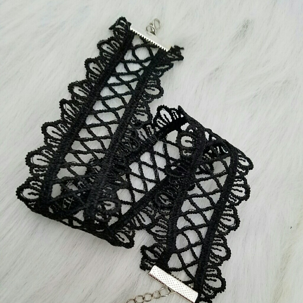 Black Geometric Lace Choker Necklace - Picture 4 of 5