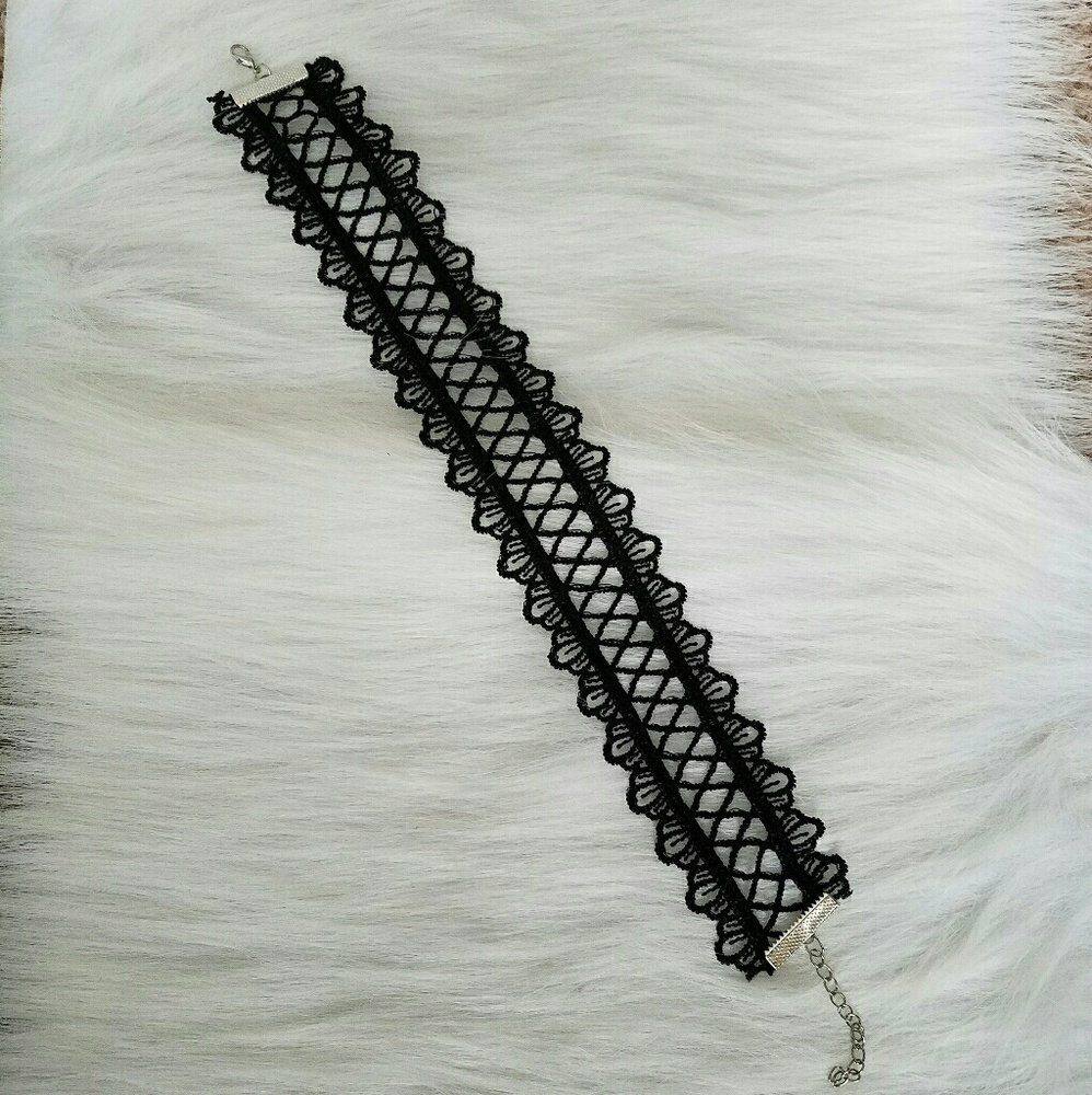 Black Geometric Lace Choker Necklace - Picture 5 of 5