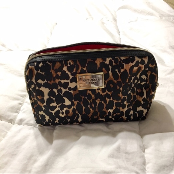 NEW Victoria Secret Travel Cosmetic Bag; Cheetah - Picture 1 of 2