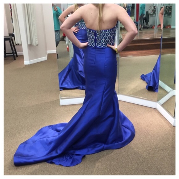 La Femme Prom Dress - Picture 2 of 2