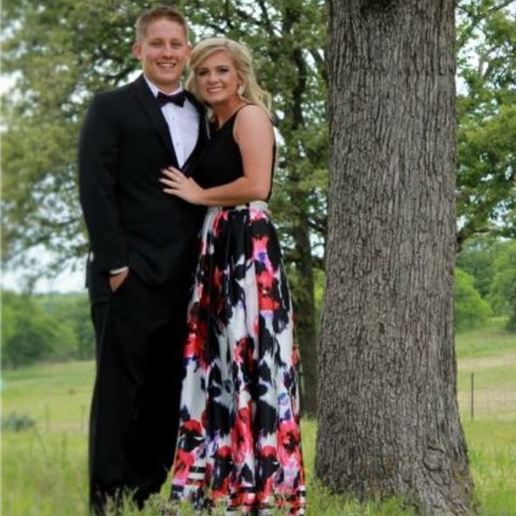 Prom dress - Picture 2 of 4