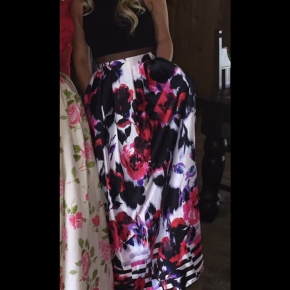 Prom dress - Picture 3 of 4