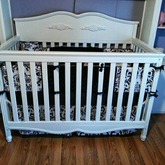 9 pc crib Bedding set