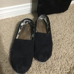 Black toms